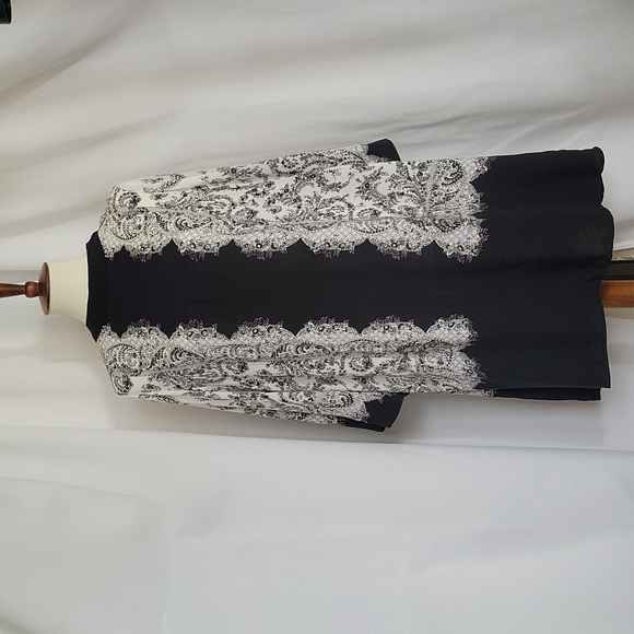 Black and White Paisley Print Shift Dress - Picture 8 of 12